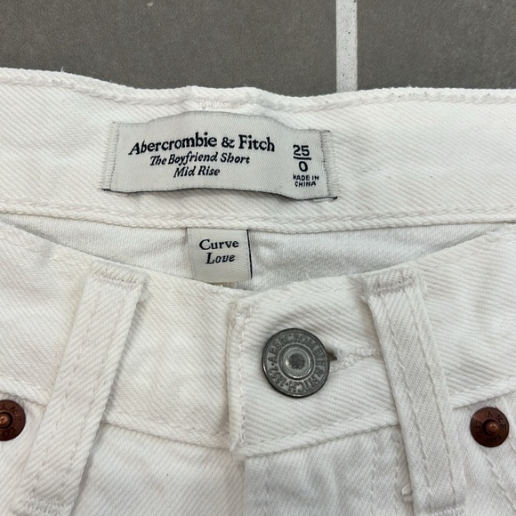 Abercrombie & Fitch Curve Love Mid Rise Boyfriend Shorts - Picture 3 of 6